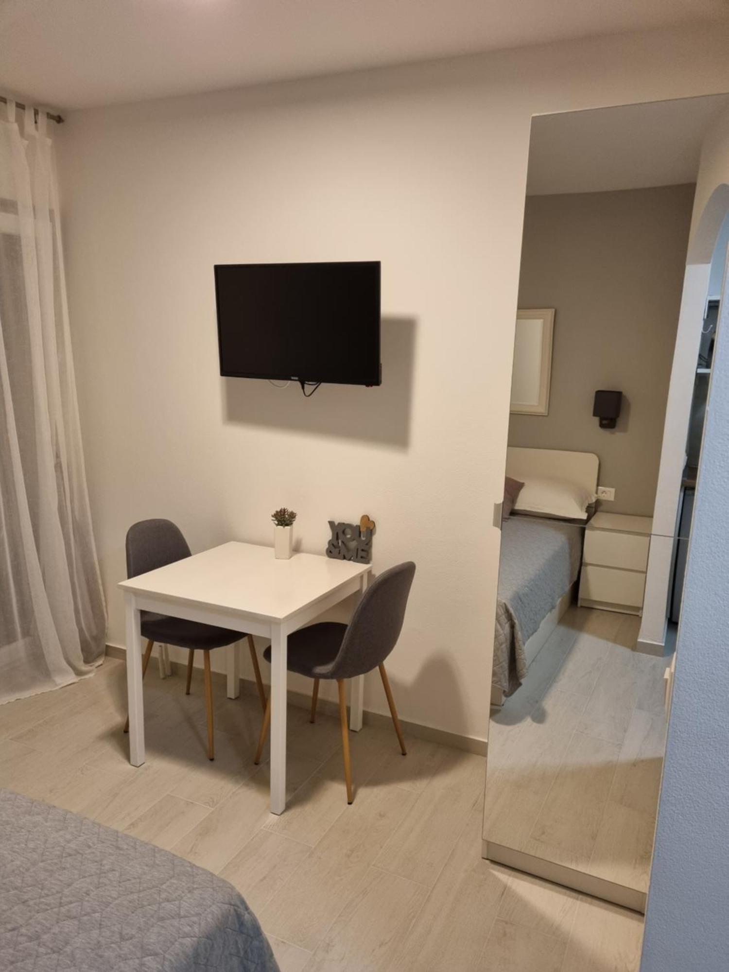 Apartments Tomas Макарска Экстерьер фото