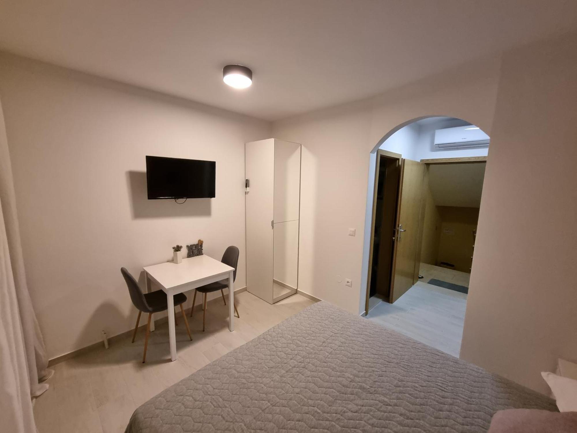 Apartments Tomas Макарска Экстерьер фото