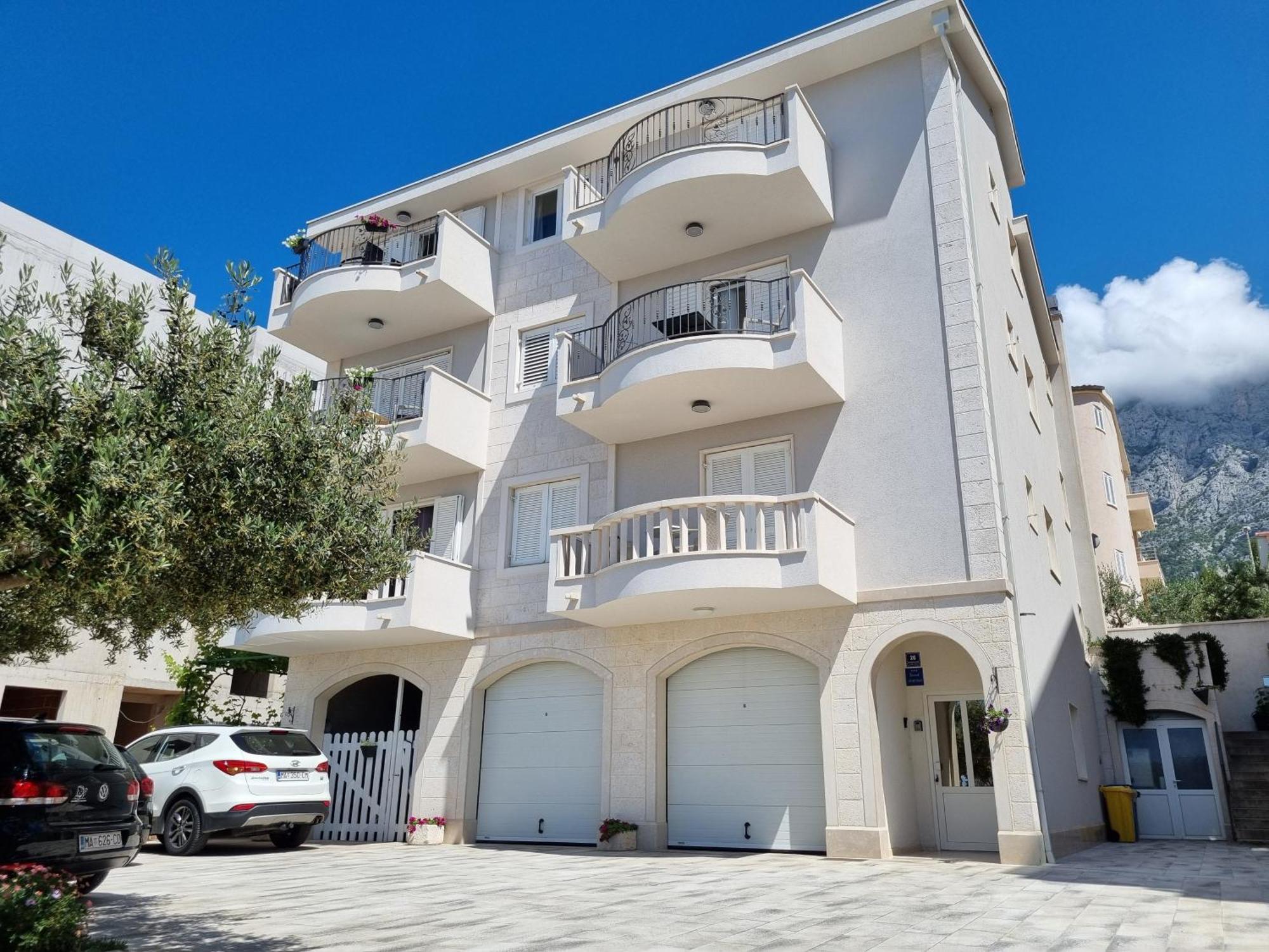 Apartments Tomas Макарска Экстерьер фото