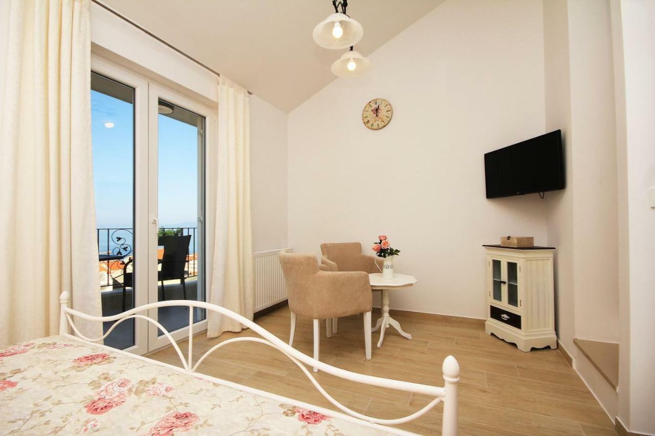 Apartments Tomas Макарска Экстерьер фото